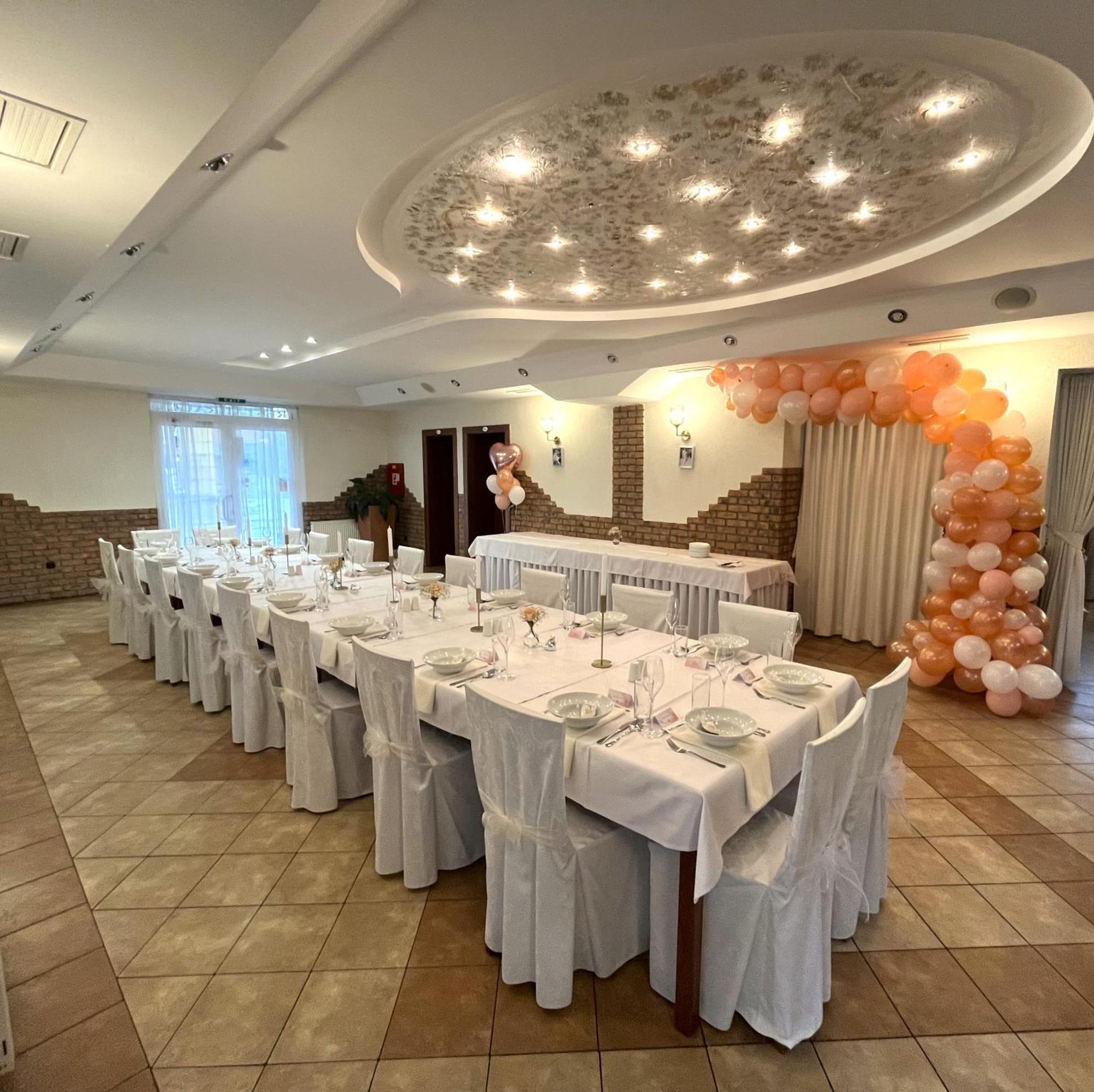 Raketa Residence, Restaurant & Hotel Prievidza Buitenkant foto