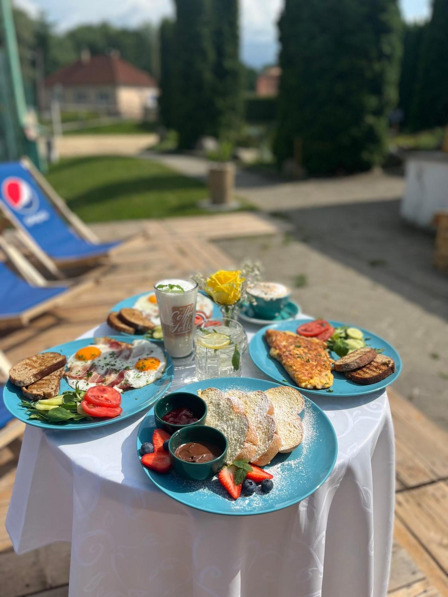 Raketa Residence, Restaurant & Hotel Prievidza Buitenkant foto