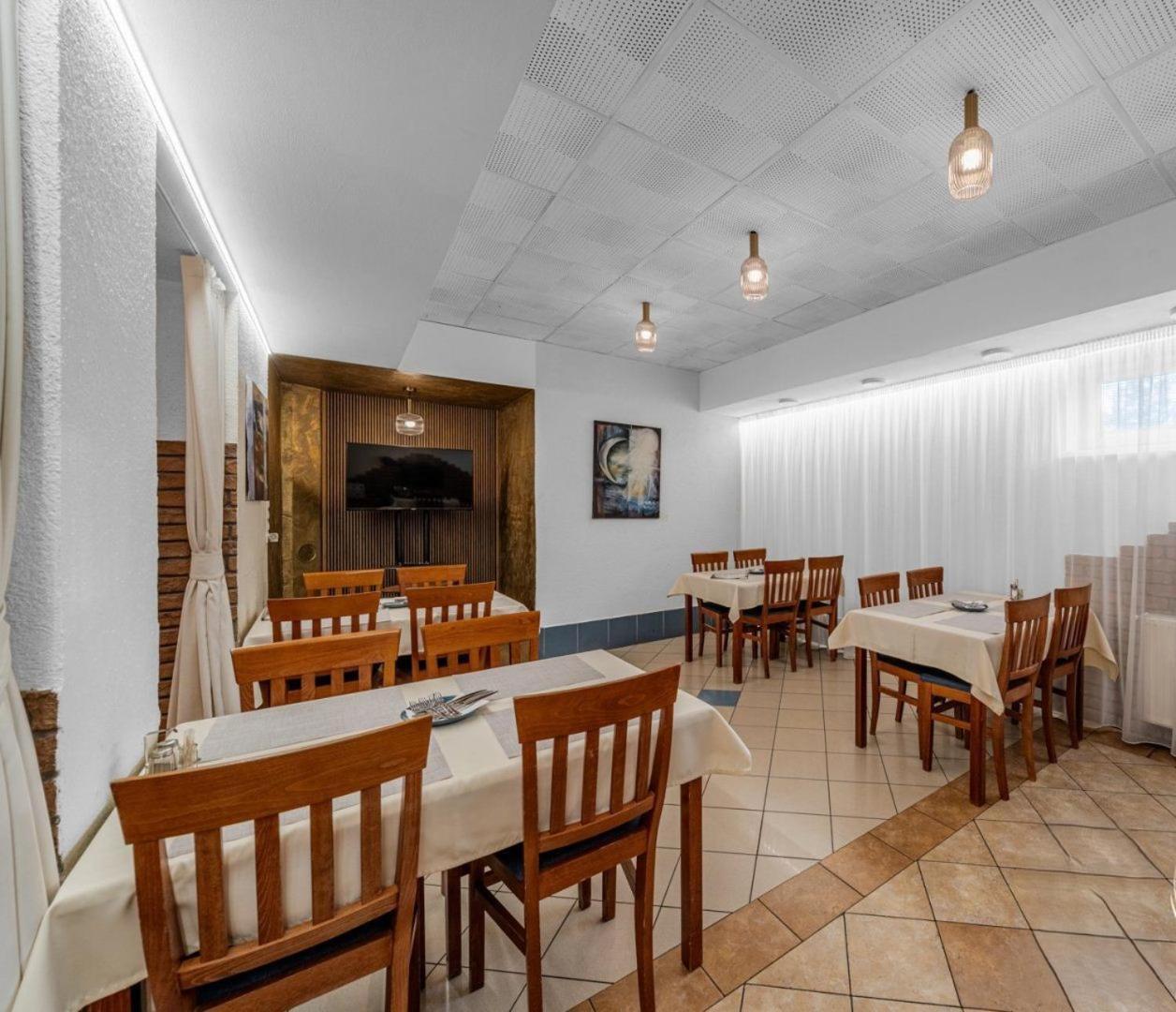 Raketa Residence, Restaurant & Hotel Prievidza Buitenkant foto