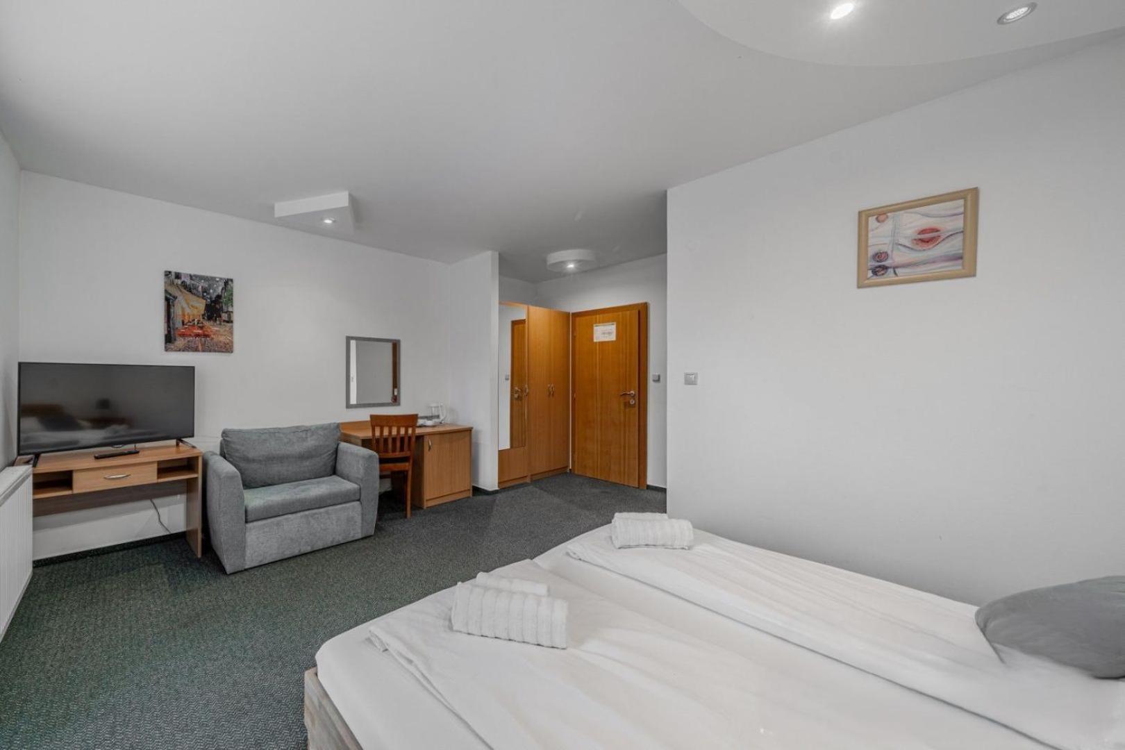 Raketa Residence, Restaurant & Hotel Prievidza Buitenkant foto
