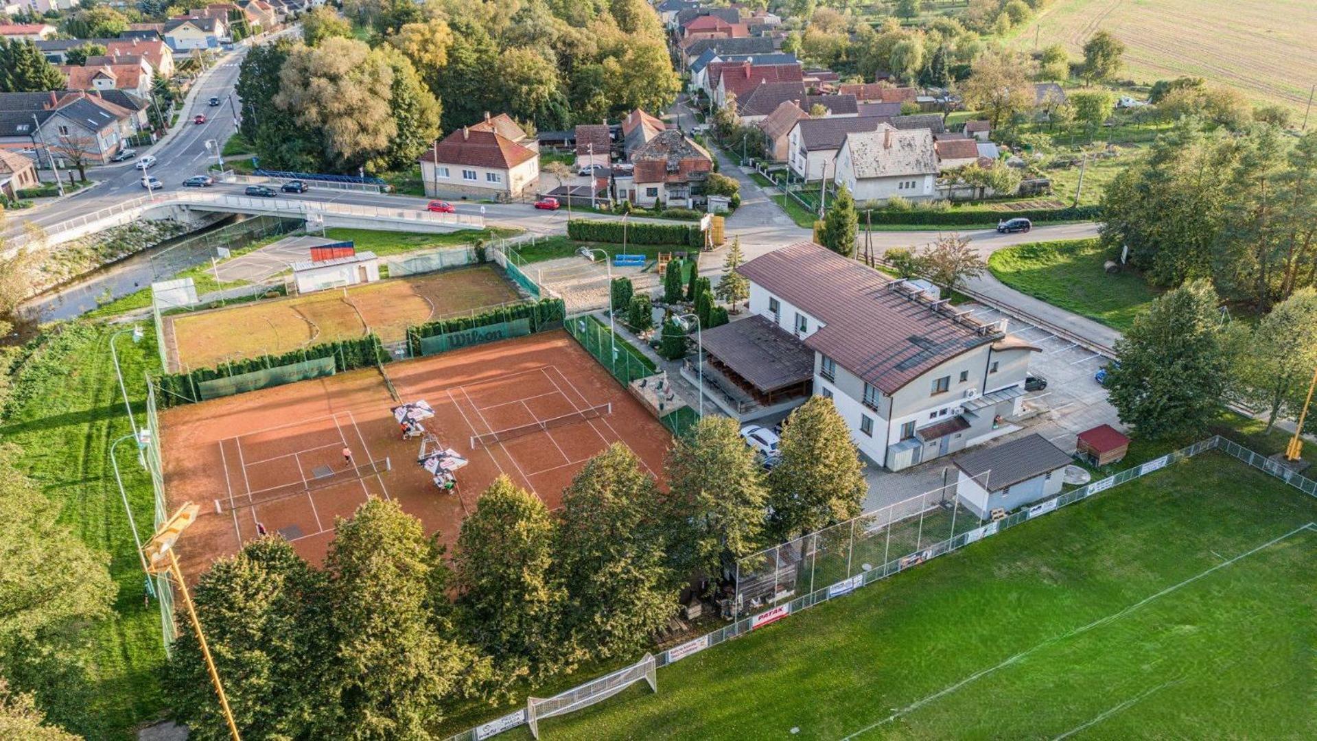 Raketa Residence, Restaurant & Hotel Prievidza Buitenkant foto