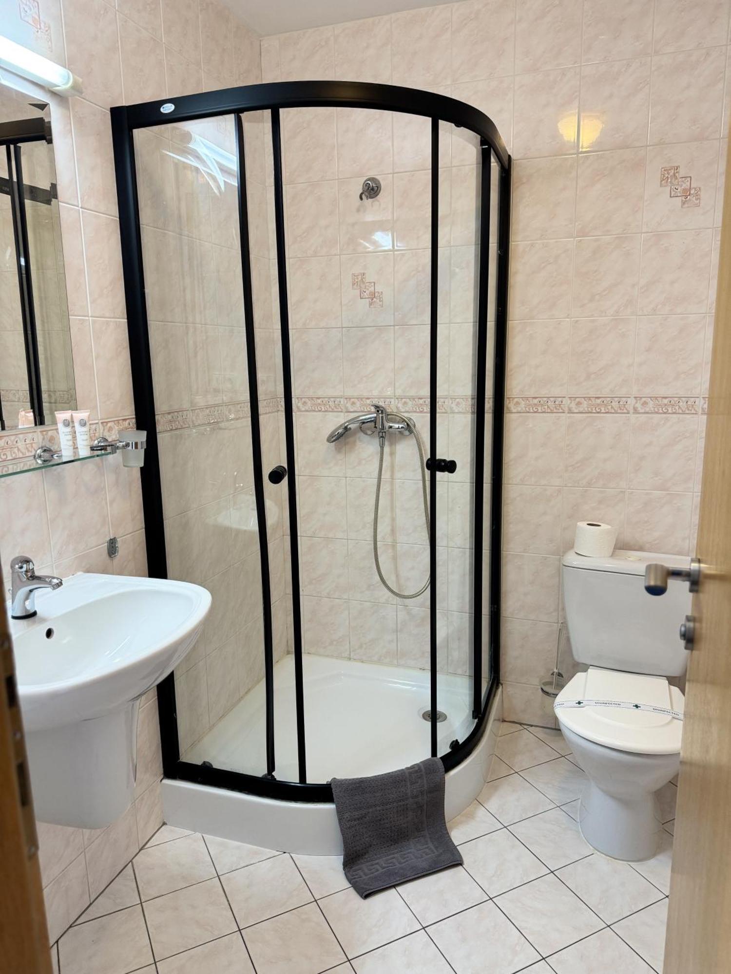 Raketa Residence, Restaurant & Hotel Prievidza Buitenkant foto
