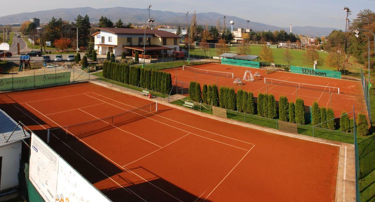 Raketa Residence, Restaurant & Hotel Prievidza Buitenkant foto
